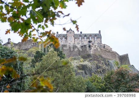 Edinburgh Castle behind the tree branches Edinburgh Castle behind the tree branches 39708998