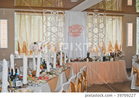 Registration of a Banquet table for a holiday 687. 39709227