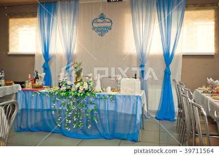 Festive Banquet hall decorated with flowers Festive Banquet hall decorated with flowers 39711564