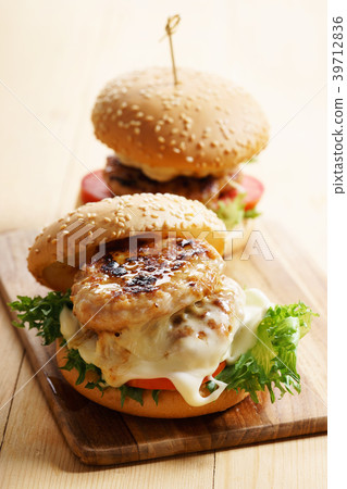Cheese burger Cheese burger 39712836