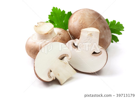 Royal Brown champignon with half and parsley leaf Royal Brown champignon with half and parsley leaf 39713179