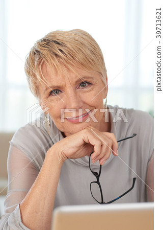 Senior female entrepreneur Senior female entrepreneur 39713621