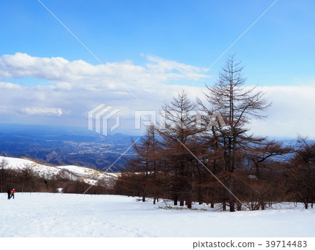 Mountain climbing in snowy mountains Mountain climbing in snowy mountains 39714483