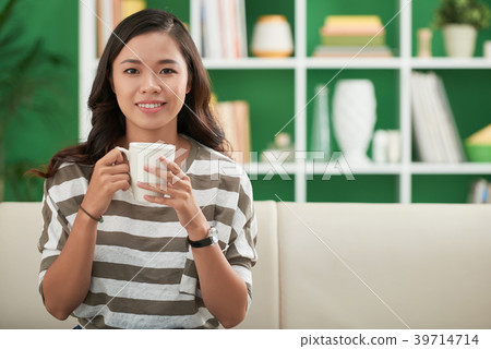 Pretty girl drinking coffee Pretty girl drinking coffee 39714714