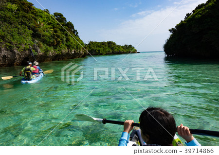 Sea kayaking in Kawahira Bay 39714866