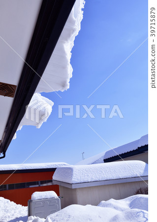 Roof snow Roof snow 39715879