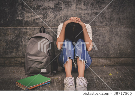 Education Concepts. Beautiful Asian girls are clear in their stu 39717800