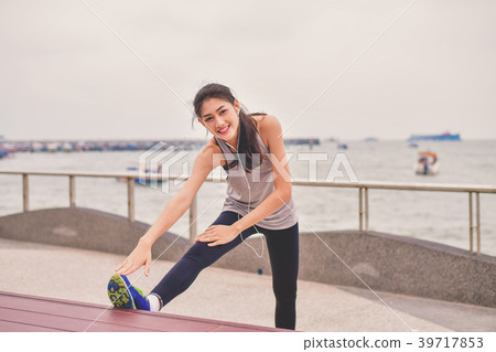 Sports concept. Beautiful girl is exercising on the beach with w Sports concept. Beautiful girl is exercising on the beach with w 39717853