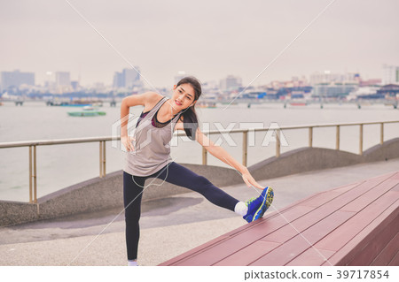 Sports concept. Beautiful girl is exercising on the beach with w Sports concept. Beautiful girl is exercising on the beach with w 39717854