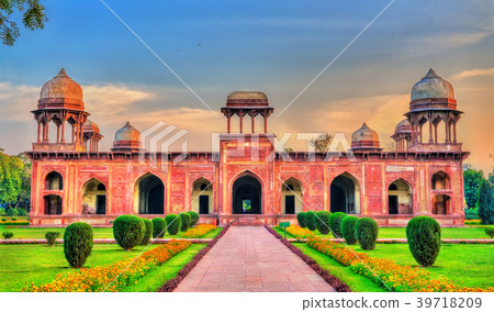 Tomb of Mariam-uz-Zamani at Sikandra - Agra, India Tomb of Mariam-uz-Zamani at Sikandra - Agra, India 39718209