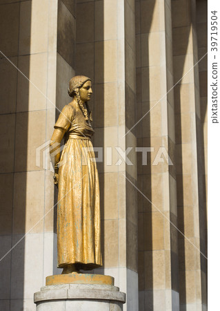 classical woman statue with white marble columns  39719504