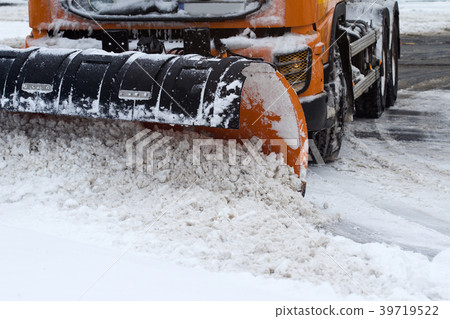 front view of snow plug on city street front view of snow plug on city street 39719522