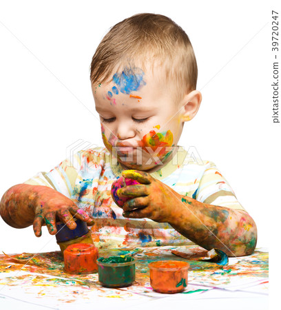Little boy is playing with paints 39720247