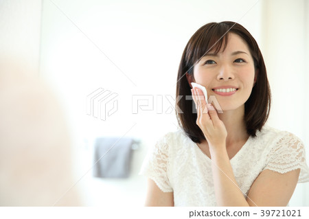 Female skin care 39721021