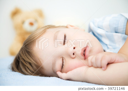 Cute little boy is sleeping Cute little boy is sleeping 39721146