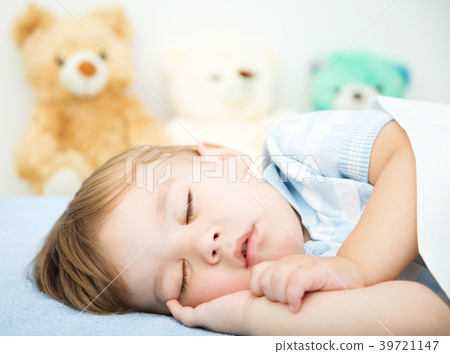 Cute little boy is sleeping Cute little boy is sleeping 39721147