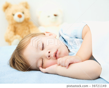 Cute little boy is sleeping 39721149