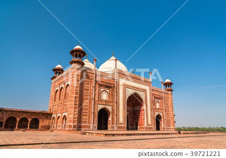 The Kau Ban Mosque at the Taj Mahal complex - Agra 39721221