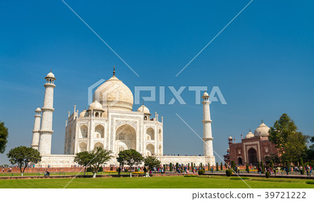 The Taj Mahal, the most famous monument of India 39721222