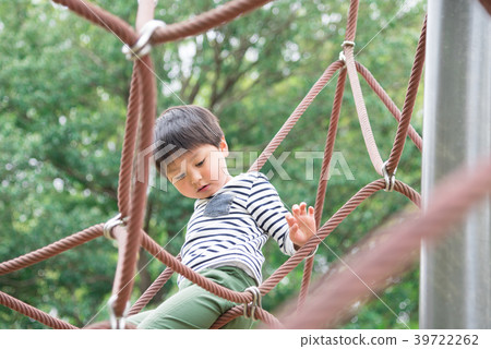 A boy playing athletic 39722262