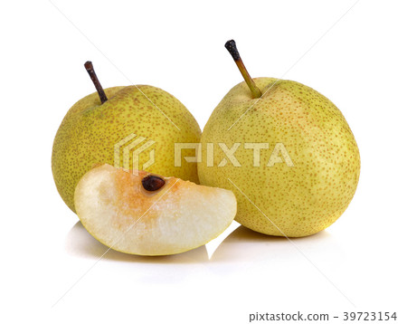 Sweet Chinese pear on white background 39723154