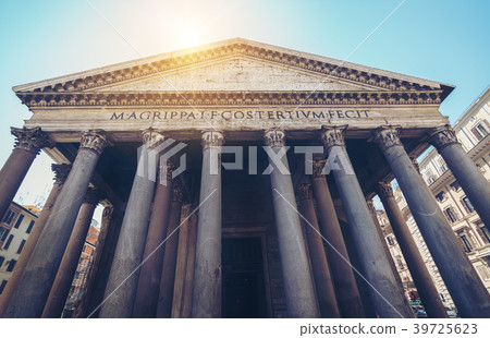 Pantheon in Rome , Italy Pantheon in Rome , Italy 39725623