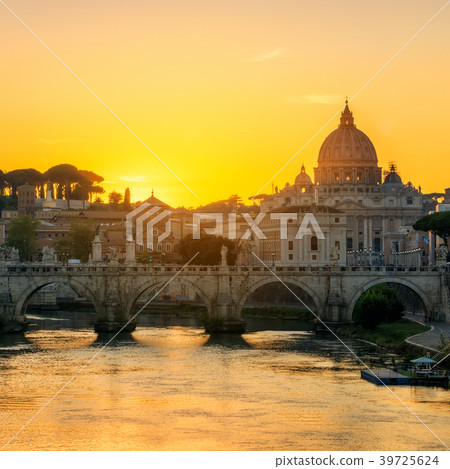 Rome, Italy with St Peter Basilica of the Vatican Rome, Italy with St Peter Basilica of the Vatican 39725624