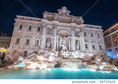 Trevi Fountain in Rome , Italy 39725628
