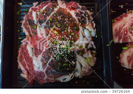 Japan raw beef 39726164