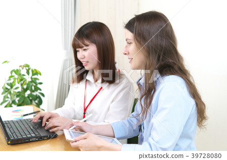 International exchange (business scene) 39728080