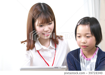 ICT教育 - 平板電腦（女教師和小學生） 39728340