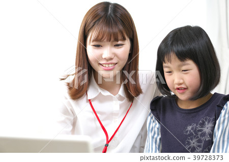 平板電腦(日本女性和小學生) 平板電腦(日本女性和小學生) 39728373