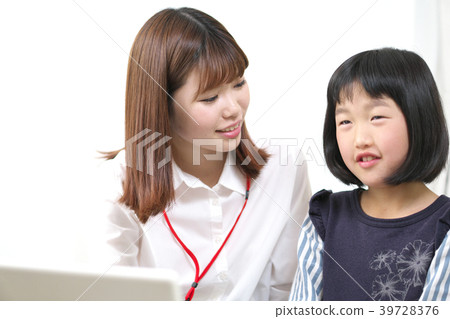 平板電腦(日本女性和小學生) 平板電腦(日本女性和小學生) 39728376