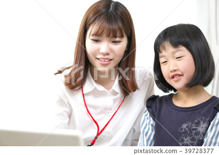 平板電腦(日本女性和小學生) 平板電腦(日本女性和小學生) 39728377