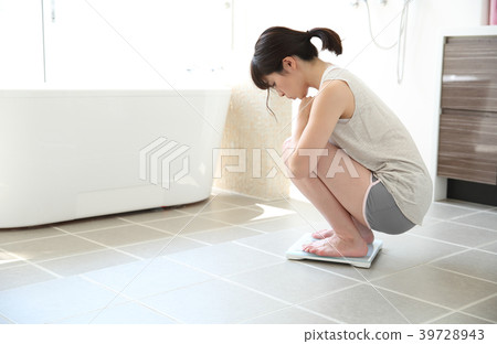 一個規模的女人 一個規模的女人 39728943