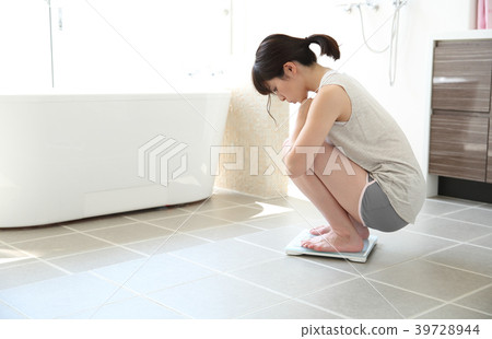 一個規模的女人 一個規模的女人 39728944