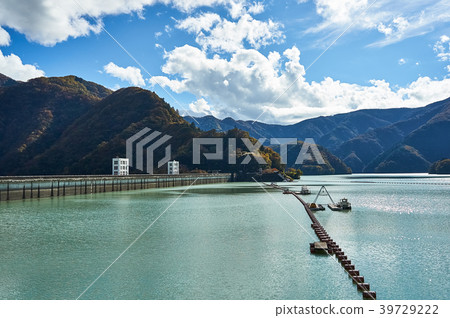 Ogawachi水壩和Okutama湖在秋天 39729222