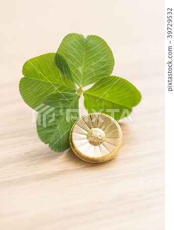 Clover  39729532