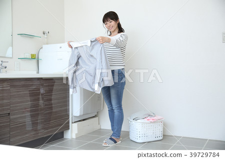 洗衣服的女人 39729784