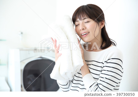 A woman with a bath towel 39730050