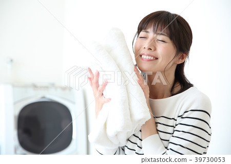 A woman with a bath towel 39730053