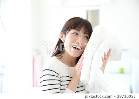 A woman with a bath towel 39730055