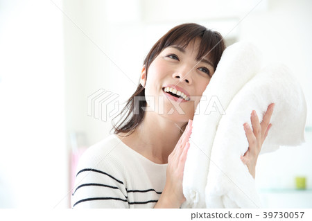 A woman with a bath towel 39730057