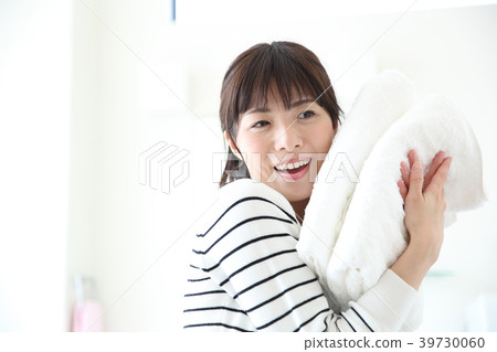 一個女人用浴巾 39730060