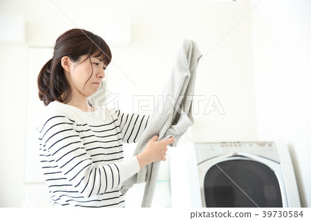 洗衣服的女人 洗衣服的女人 39730584