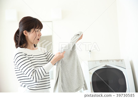 洗衣服的女人 39730585