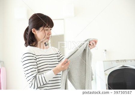 洗衣服的女人 洗衣服的女人 39730587