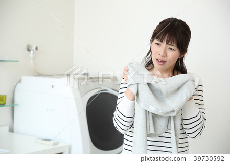 Woman doing the laundry Woman doing the laundry 39730592