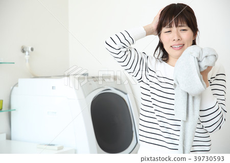 洗衣服的女人 洗衣服的女人 39730593
