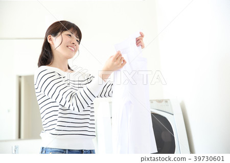 洗衣服的女人 洗衣服的女人 39730601